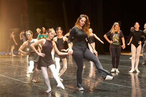 Escola De Dan A Teatro Gua Ra Celebra Dia Das M Es No Palco Do Guair O