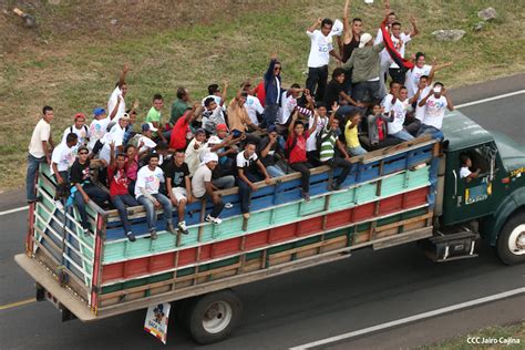 Caravanas de todo el país llegan a Plaza de la Fé para celebrar el 35 19