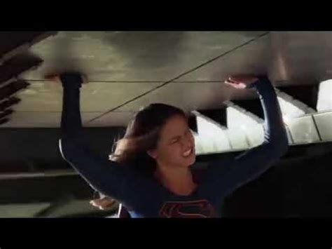 Kara Flying Fort Rozz Into Space Supergirl Youtube