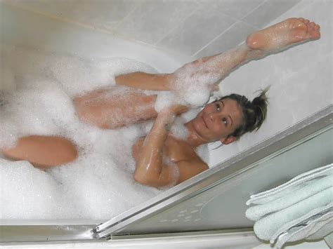 Busty MILF Leeanna Takes A Bath 16 Nude Pics XHamster