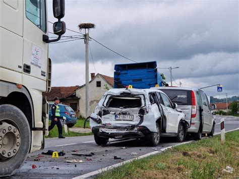 FOTO Lančani sudar kamiona i tri automobila Pet osoba prevezeno u bolnicu