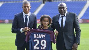 Todo sobre Kylian Mbappé edad altura peso su familia sus equipos y