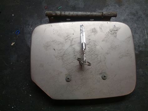 Лючёк бензобака — ГАЗ Соболь, 2,2 л, 2006 года | заправка | DRIVE2