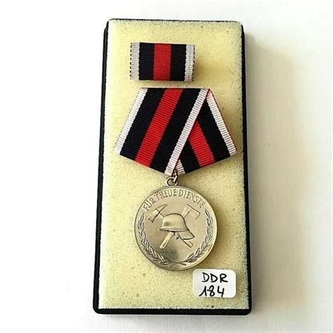 DDR MEDAILLE FÜR Treue Dienste IN Der Freiwilligen Feuerwehr Silber