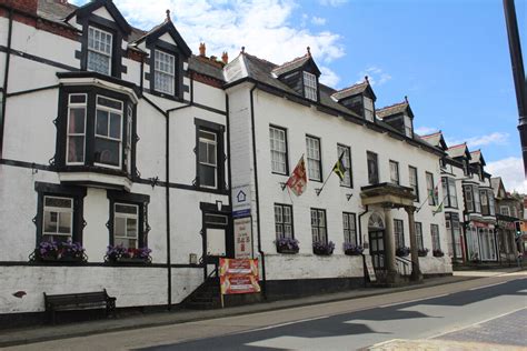 Owain Glynd R Hotel Richard Hoare Geograph Britain And Ireland