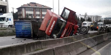 Kocaeli de zincirleme kaza İstanbul yönü kapandı