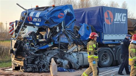 Koszmarny Wypadek Na Drodze Krajowej Numer W Powiecie Kieleckim