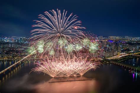 가을 여의도 한강 밤하늘 수놓은 ㈜한화 불꽃축제 100만명 운집 매일일보