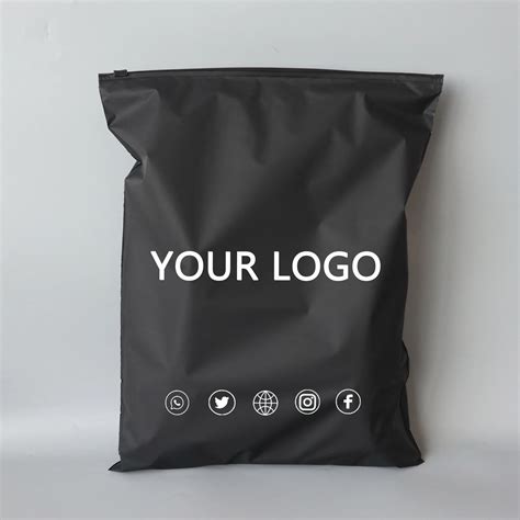 Custom-black-zipper-bags-Matte-black-zip-lock-bag-Shopping-bags-Packing