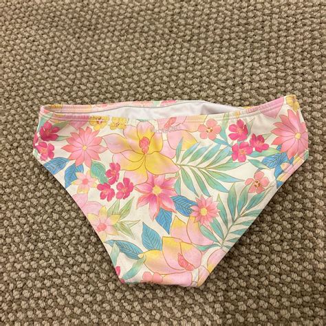 BILLABONG FLORAL BIKINI Bought For Depop