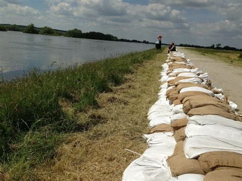 Fighting Natural Disasters Sandbags For Flood Protection Archinomy