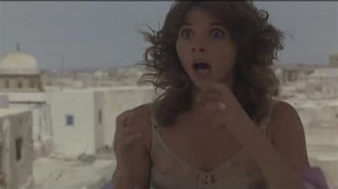 Naked Victoria Abril in Mieux vaut être riche et bien portant que fauché et mal foutu