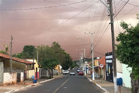 Moradores do interior de SP são surpreendidos por nuvem de poeira