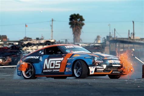 Vídeo Drifting En Un Desguace Con Chris Forsberg Y Su Nissan 370z