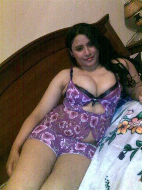 Glamorous Girls Kuwait House Wife Aunty Bikini Photos Collection