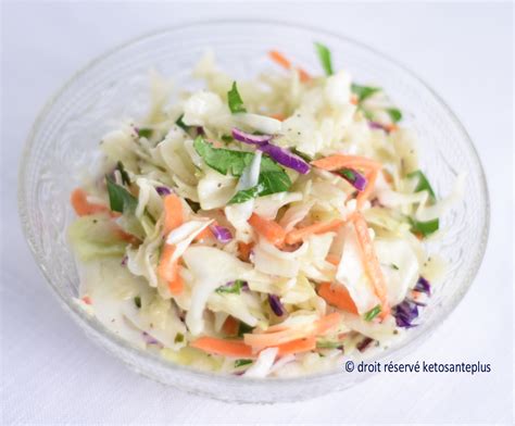 Salade de chou traditionnelle keto cétogène faible en glucides