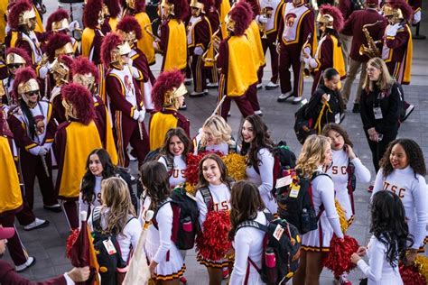 Pin By Sierra Neudeck On Usc Song Girls Sierra Neudeck Hot Cheerleaders Cheerleading Usc