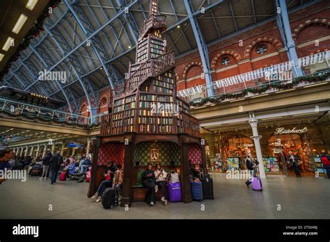 London Uk November A Christmas Tree Measuring Metres Made