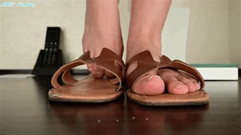 Aspen Sticky Worn Sandals UNAWARE GIANTESS Trouble MOV Amateur Soles Giantess And Footjobs