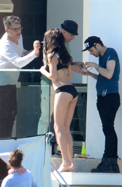 EGO Adriana Lima usa lingerie comportada em ensaio notícias de Famosos