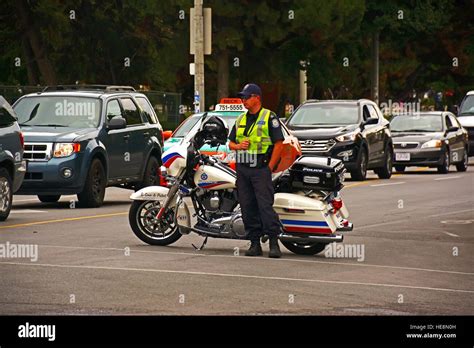 Toronto Police Officer Hi Res Stock Photography And Images Alamy