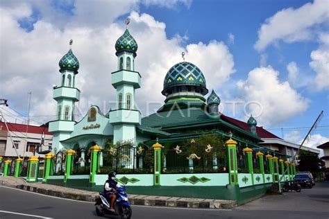 WISATA RELIGI MASJID JAMI AMBON ANTARA Foto