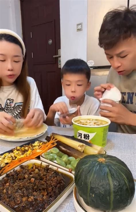 Eating Food Husband And Wife Food Husband Eating Food Husband And