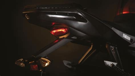 Pequena Naked Yamaha MT125 Ganha ABS 04 Motorede