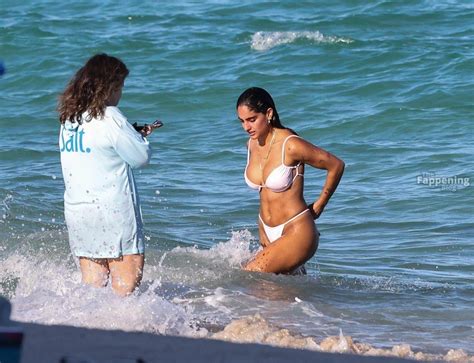 Isabella Ladera Shows Off Her Bikini Body On The Beach In Miami Fappening