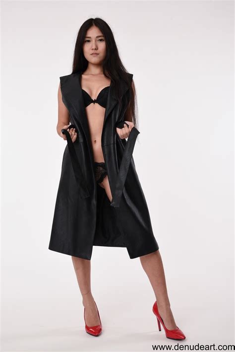 Stunning Asian Babe Kimiko Loves To Show Off Her Hot Body Photos