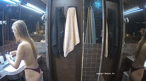 Watch Shower Girl Val Shower Dec Naked People With Fox In Bedroom The Biggest Voyeur