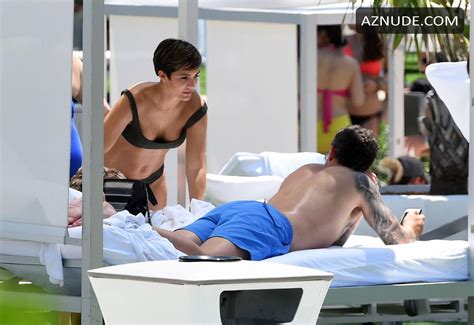 Frankie Bridge Spends Her Th Birthday In A Bikini By The Pool In Miami Aznude