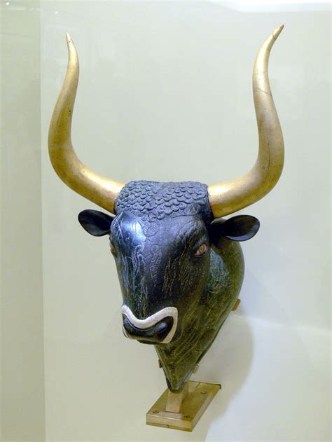 Rhyton Con Forma De Cabeza De Toro Arte Antiguo Arte Etrusco