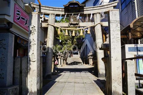 艮（うしとら）神社の入口の鳥居（広島県尾道市） No 23680666｜写真素材なら「写真ac」無料（フリー）ダウンロードok