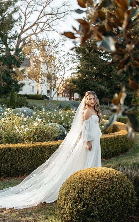 Modern Detachable Long Sleeve A-Line Chiffon Wedding Gown