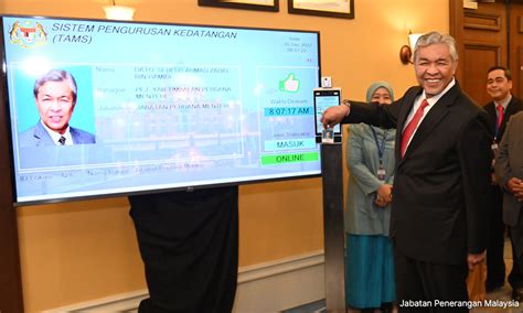 zahid mula tugas sebagai tpm