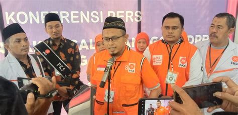 Pengurus Pks Daftarkan Orang Bacaleg Ke Kpu Jombang Media Petisi