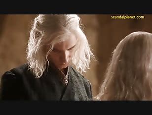 Emilia Clarke Nude Scene In Game Of Thrones Series Scandalplanetcom
