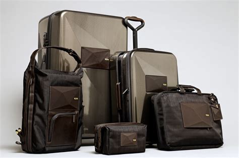 Чемоданы и Дорожные Сумки Tumi (Туми) | Качество и Стиль Бренда ...