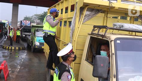 FOTO Polisi Putar Balikkan Kendaraan Yang Nekat Mudik Di Gerbang Tol