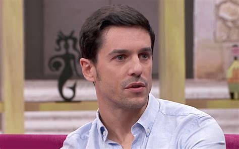 Alejo Sauras a punto sufrir una paliza por su beso gay en Al salir de clase cuando tenía