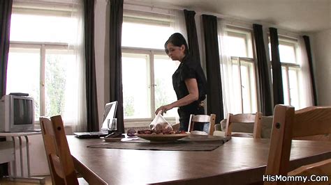 Vidéos porno gratuites Une Lesbienne Mature Séduit xHamster