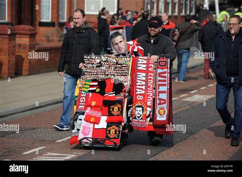 Merchandise Stalls Manchester United Fc Manchester United Fc Old