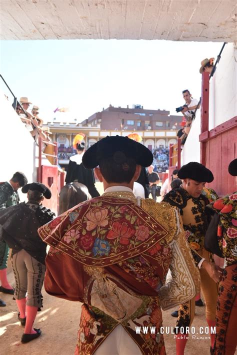 7 Toreros De Espaldas En Patio De Cuadrillas Cultoro Proyecta Flickr