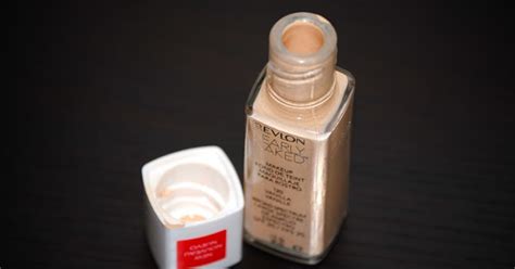 Review Revlon Nearly Naked Foundation Matte Crimson
