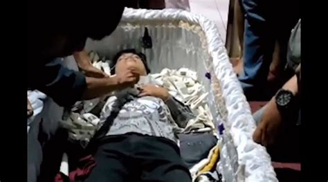 В Индонезии набравший долгов мужчина инсценировал собственную смерть и ...