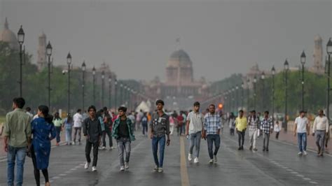 Delhi Weather चिलचिलाती धूप के बीच मौसम विभाग ने जताई बारिश की संभावना