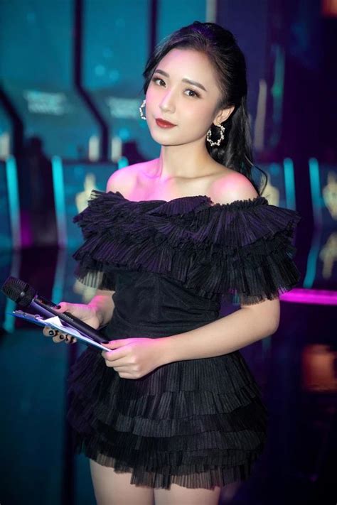 Nữ MC hot nhất Liên Quân làm chị ong biết tuốt giải đáp từng câu hỏi của fan bất ngờ tiết lộ