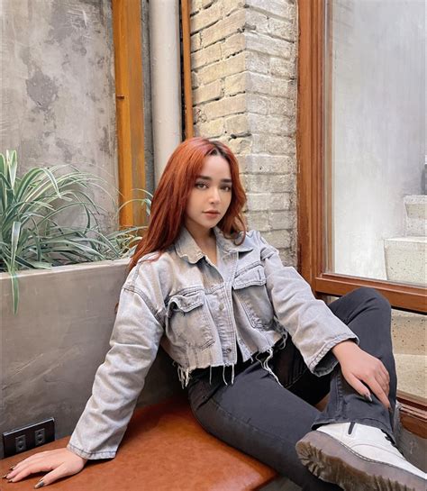 Nhan sắc xinh đẹp nóng bỏng của hot girl lai Tây nổi tiếng trên mạng