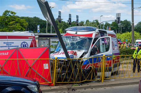 24Kurier pl Wypadek karetki w Szczecinie Jedna osoba nie żyje